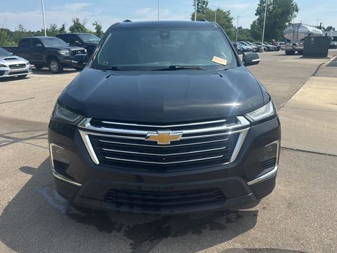Used 2023 Chevrolet Traverse LT w/ LT Premium Package FWD image 8