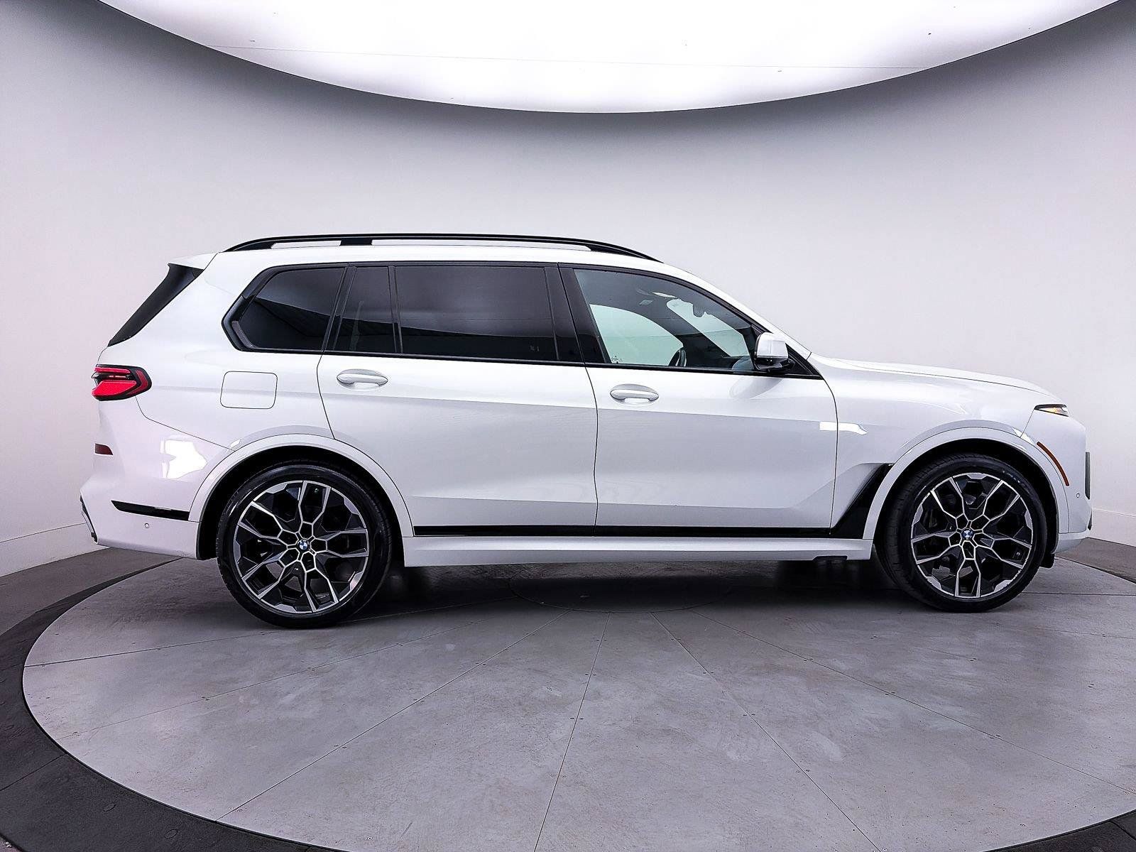 Used 2023 BMW X7 xDrive40i w/ M Sport Package AWD/4WD image 43