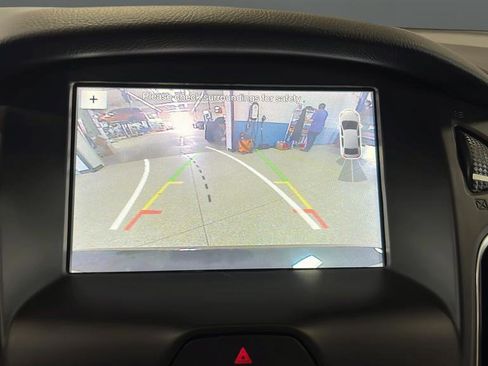 Used 2018 Ford Focus SEL w/ Cold Weather Package FWD image 14