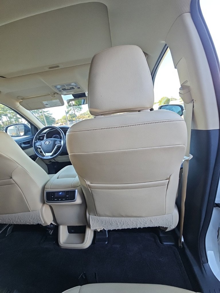 Used 2017 Toyota Highlander XLE FWD image 21