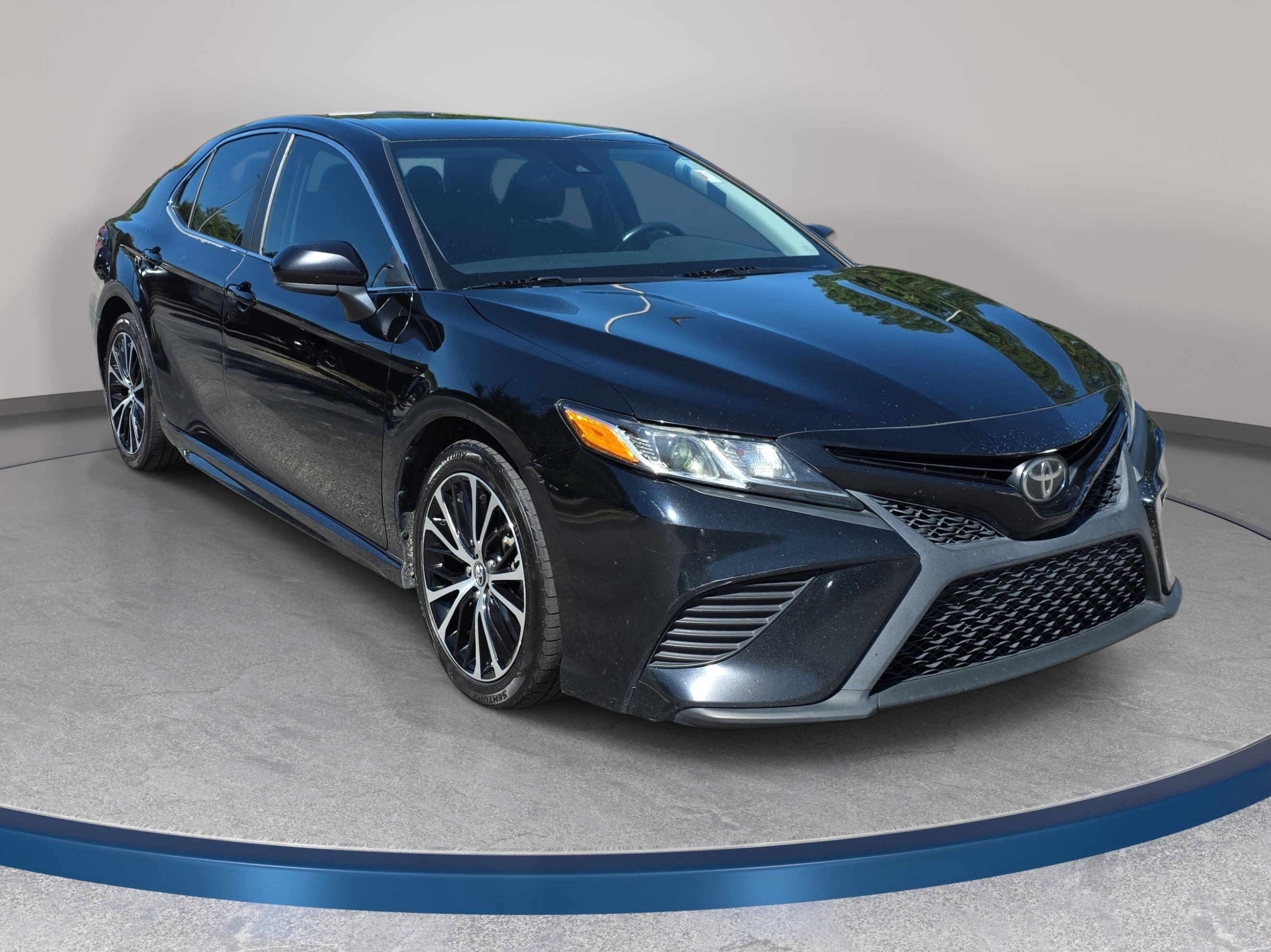 Used 2019 Toyota Camry SE FWD image 3