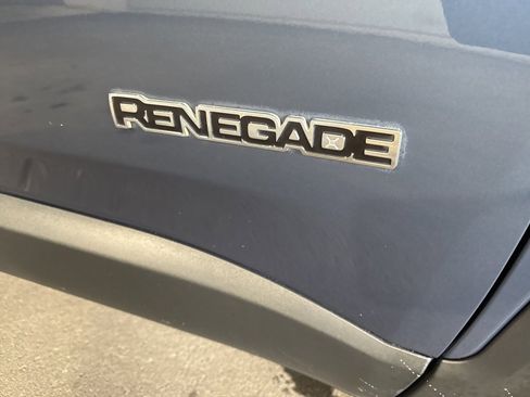 Used 2021 Jeep Renegade Latitude image 9