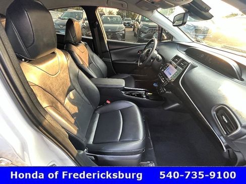 Used 2022 Toyota Prius FWD image 30