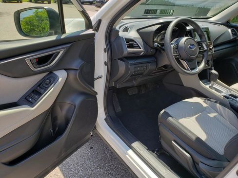 Used 2024 Subaru Forester w/ Popular Package #2A AWD/4WD image 8