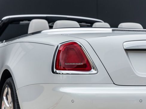 Used 2018 Rolls-Royce Dawn RWD image 14