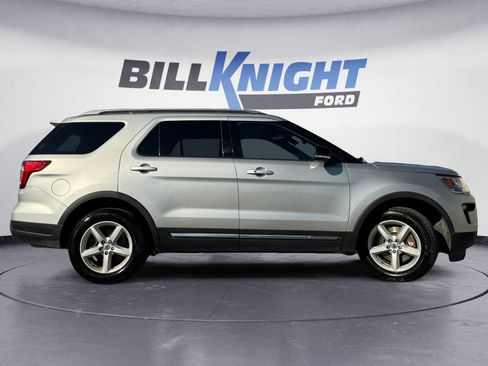 Used 2018 Ford Explorer XLT w/ Equipment Group 202A image 6