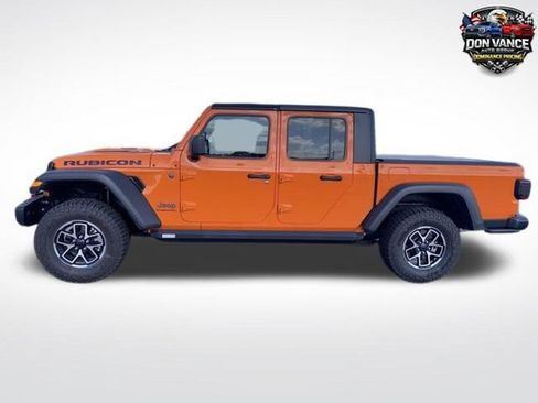 Used 2025 Jeep Gladiator Rubicon w/ Technology Group AWD/4WD image 2