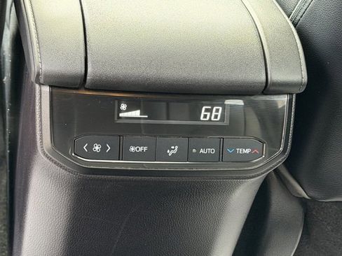 Used 2021 Toyota Highlander XLE image 41