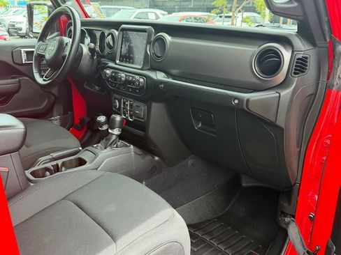 Used 2022 Jeep Gladiator Sport AWD/4WD image 15