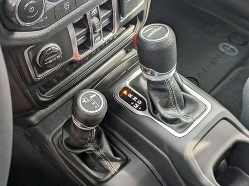 New 2025 Jeep Gladiator Sport image 30