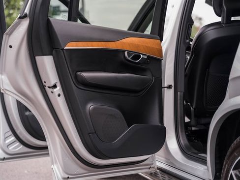 Used 2022 Volvo XC90 T6 Momentum w/ Advanced Package image 35