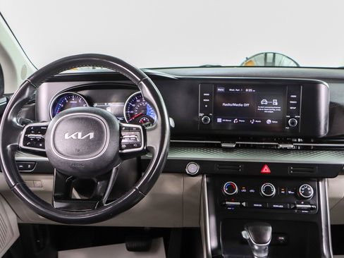 Used 2023 Kia Carnival LX FWD image 17