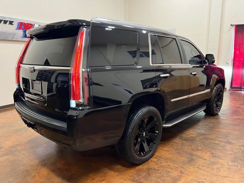 Used 2018 Cadillac Escalade Luxury RWD image 9