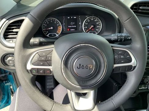 Used 2019 Jeep Renegade Latitude FWD image 19
