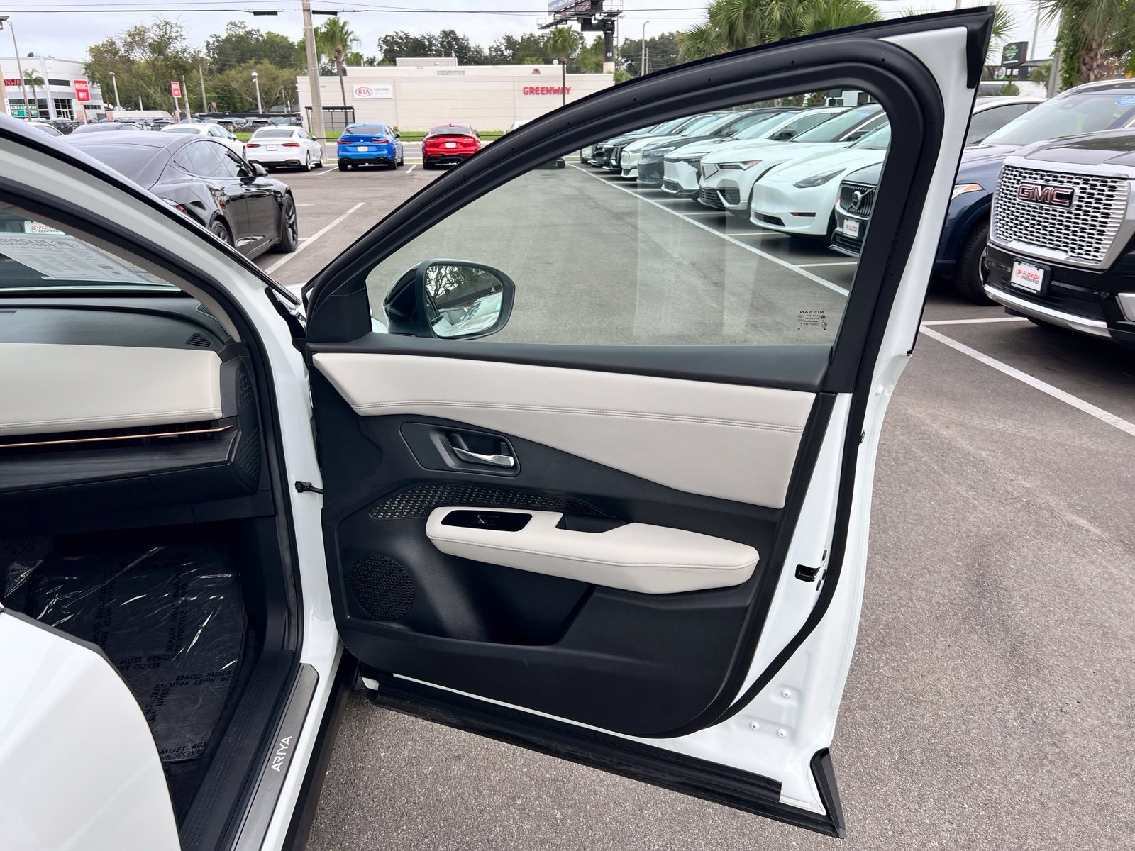 Used 2023 Nissan Ariya FWD image 69
