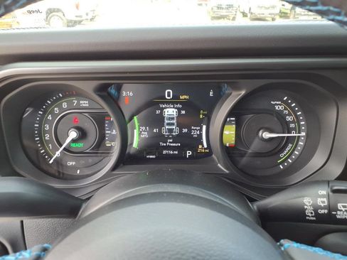 Used 2024 Jeep Wrangler Unlimited Rubicon 4xe AWD/4WD image 38