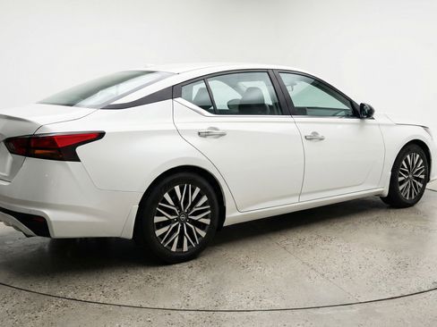 Used 2025 Nissan Altima 2.5 SV image 9