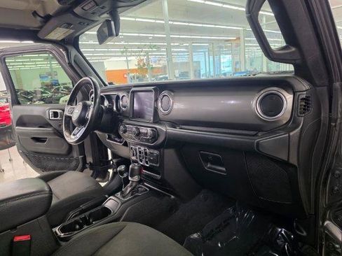 Used 2019 Jeep Wrangler Unlimited Sahara AWD/4WD image 9