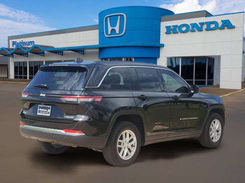 Used 2025 Jeep Grand Cherokee Laredo X RWD image 4