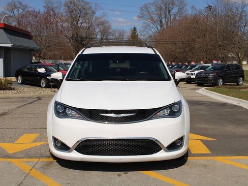 Used 2017 Chrysler Pacifica Touring Plus w/ Tire & Wheel Group image 2