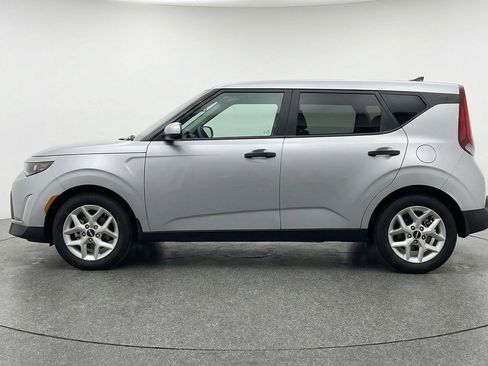 Used 2025 Kia Soul LX w/ LX Technology Package FWD image 5