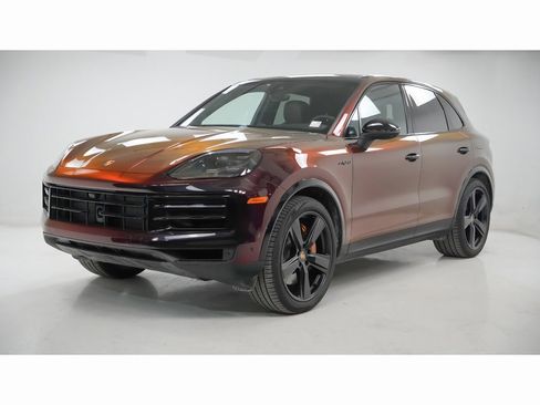 Used 2025 Porsche Cayenne E-Hybrid w/ Premium Package image 1