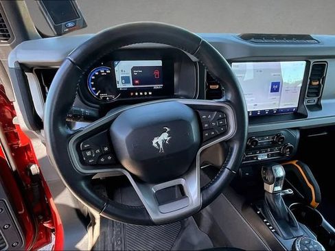 Used 2023 Ford Bronco Badlands AWD/4WD image 3