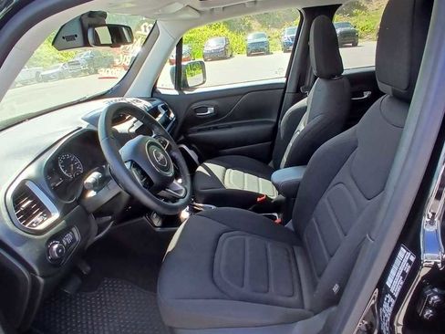 Used 2022 Jeep Renegade Latitude w/ Sun/Sound Group AWD/4WD image 10