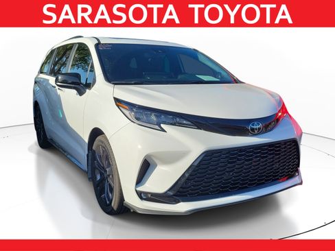 Used 2026 Toyota Sienna XSE image 1