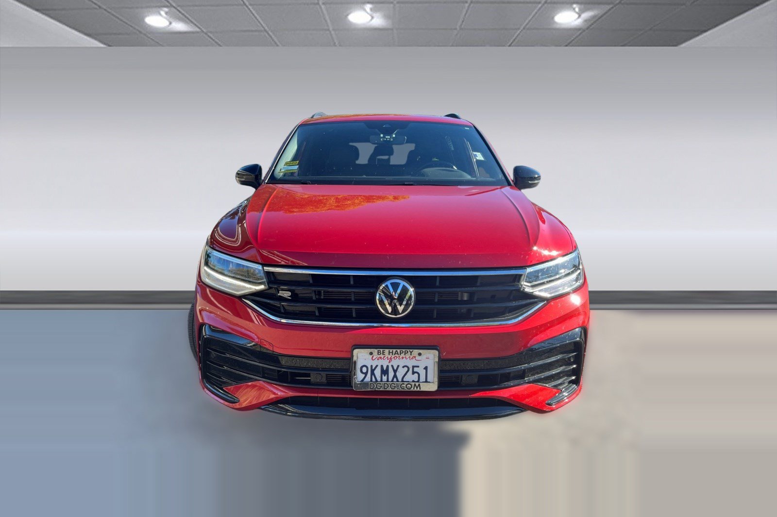 Used 2024 Volkswagen Tiguan SE R-Line FWD image 4