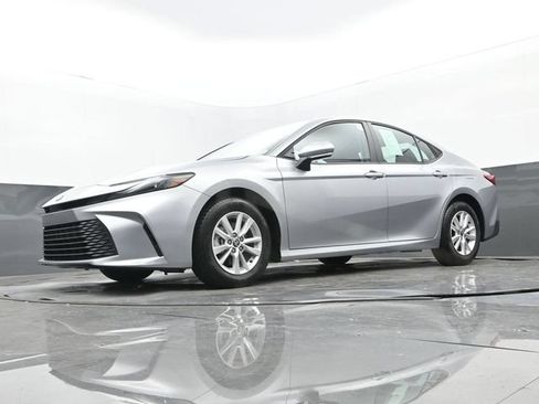 Used 2025 Toyota Camry LE w/ Convenience Package FWD image 28