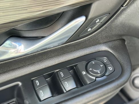 Used 2023 GMC Terrain SLE w/ Driver Convenience Package image 8