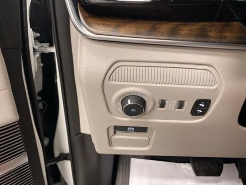 Used 2023 Jeep Grand Wagoneer 4WD image 16