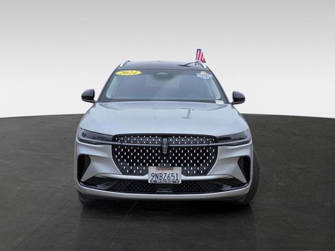 Used 2024 Lincoln Nautilus Reserve image 2