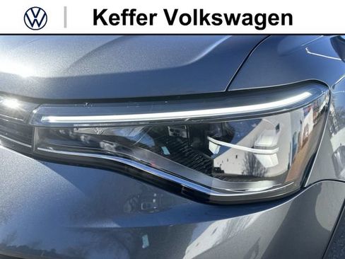 New 2026 Volkswagen Taos SE FWD image 9