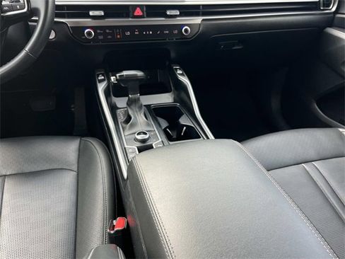 Used 2024 Kia Sorento S image 16