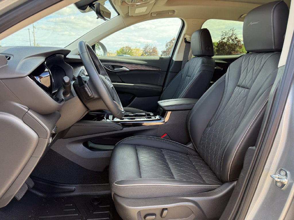 Used 2023 Buick Envision Avenir AWD/4WD image 4