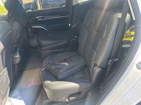 Used 2024 Kia Telluride EX w/ EX Captain's Chair Package image 8