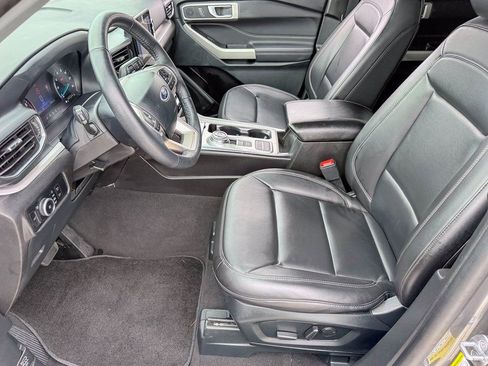 Used 2024 Ford Explorer XLT w/ Equipment Group 202A RWD image 17