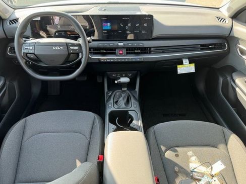 New 2025 Kia K4 FWD image 11