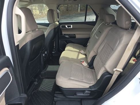 Used 2020 Ford Explorer XLT image 6