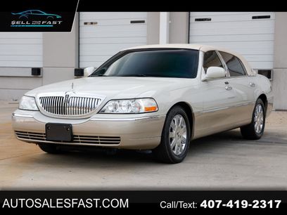 Used 2005 Lincoln Town Car Signature Limited
