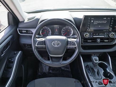 Used 2022 Toyota Highlander LE AWD/4WD image 2