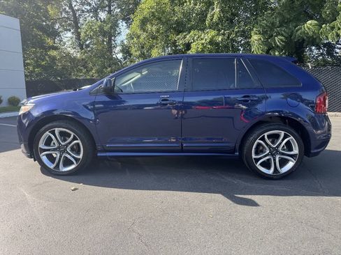 Used 2011 Ford Edge Sport w/ Driver Entry Pkg FWD image 2