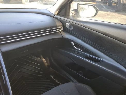 Used 2025 Hyundai Elantra SE FWD image 15