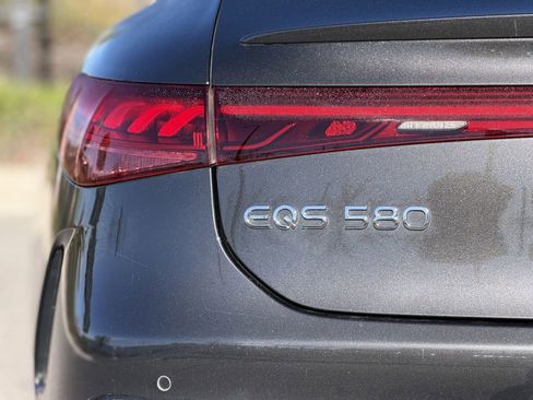 Used 2023 Mercedes-Benz EQS 580 4MATIC Sedan image 11