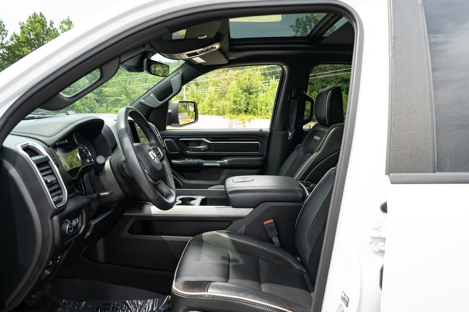 Used 2022 RAM 1500 Laramie AWD/4WD image 14