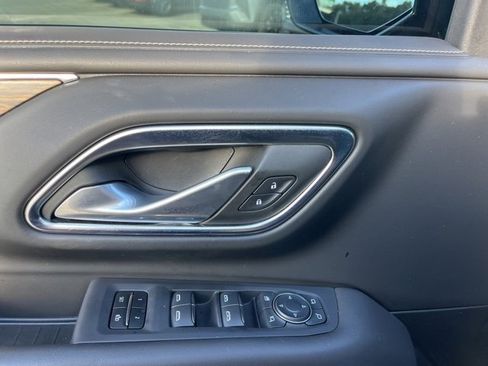 Used 2024 Chevrolet Suburban Premier image 15