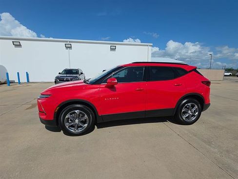 Used 2024 Chevrolet Blazer LT FWD image 4