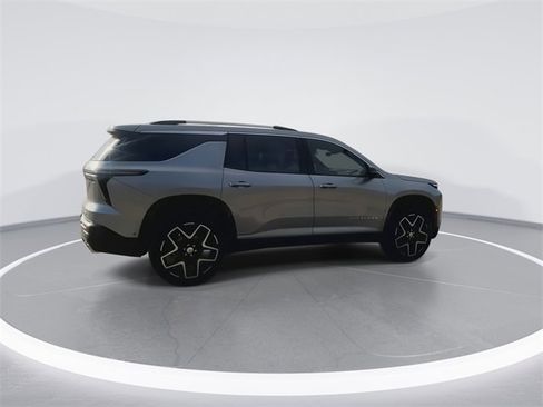 Used 2026 Chevrolet Traverse High Country image 11